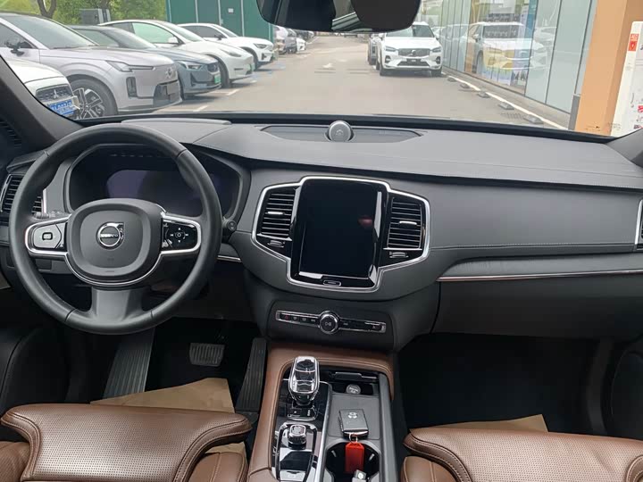 Фото 7 - Volvo XC90