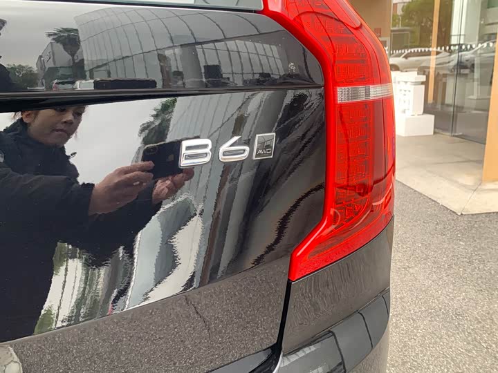 Фото 9 - Volvo XC90