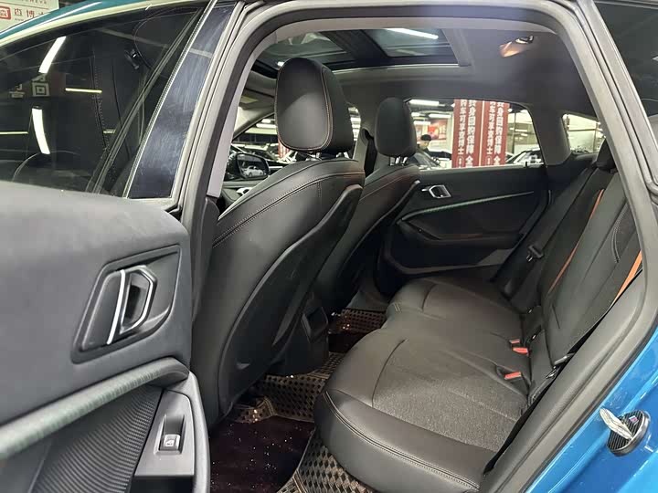 Фото 17 - BMW 2 Series