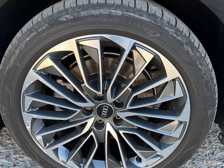 Фото 6 - Audi A6L Hybrid