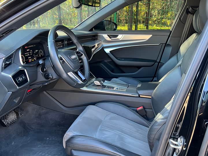 Фото 7 - Audi A6L Hybrid