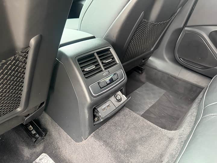 Фото 10 - Audi A4L