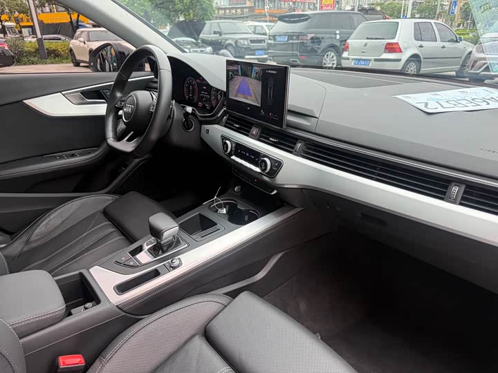 Фото 12 - Audi A4L