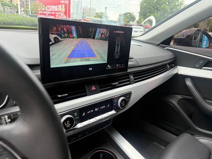 Фото 13 - Audi A4L