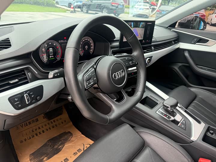 Фото 16 - Audi A4L