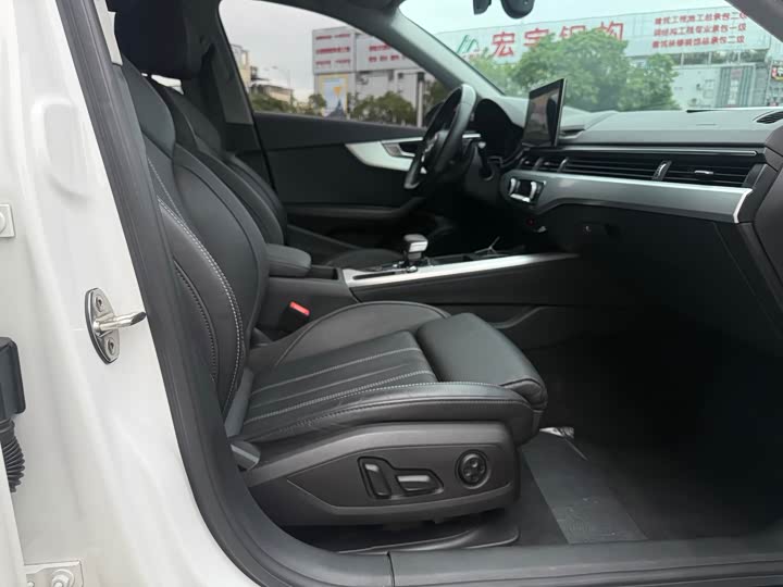 Фото 17 - Audi A4L