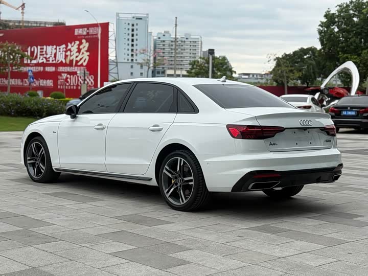 Фото 4 - Audi A4L