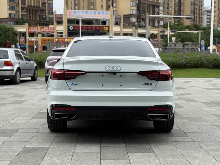 Фото 5 - Audi A4L