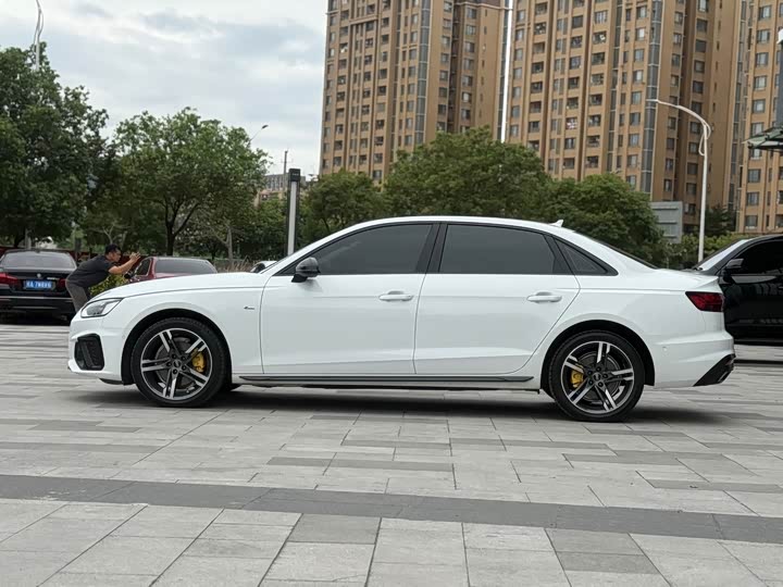 Фото 7 - Audi A4L