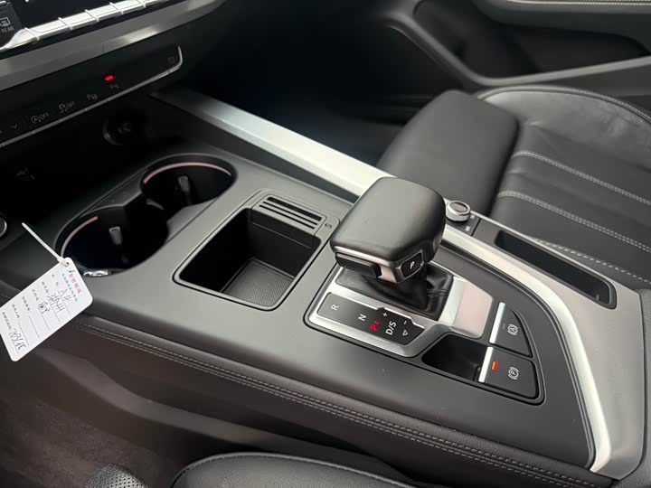 Фото 8 - Audi A4L