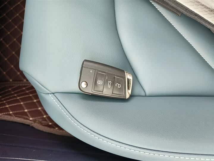 Фото 9 - Volkswagen Tharu