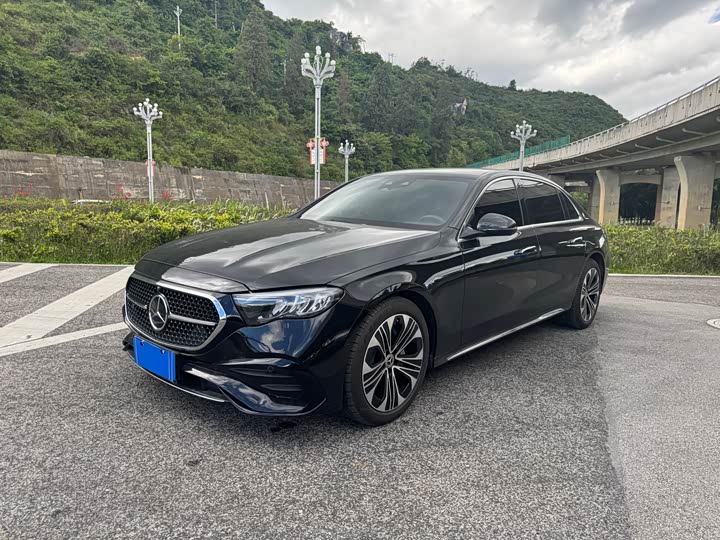 Фото 1 - Mercedes-Benz E-Class