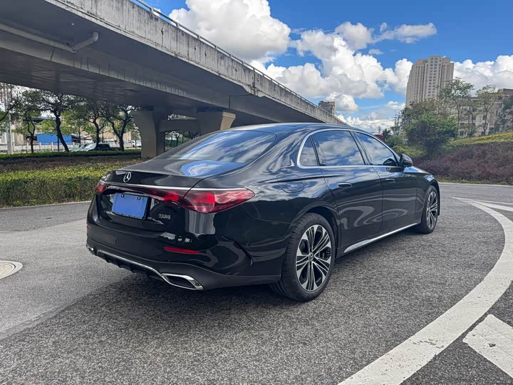 Фото 2 - Mercedes-Benz E-Class