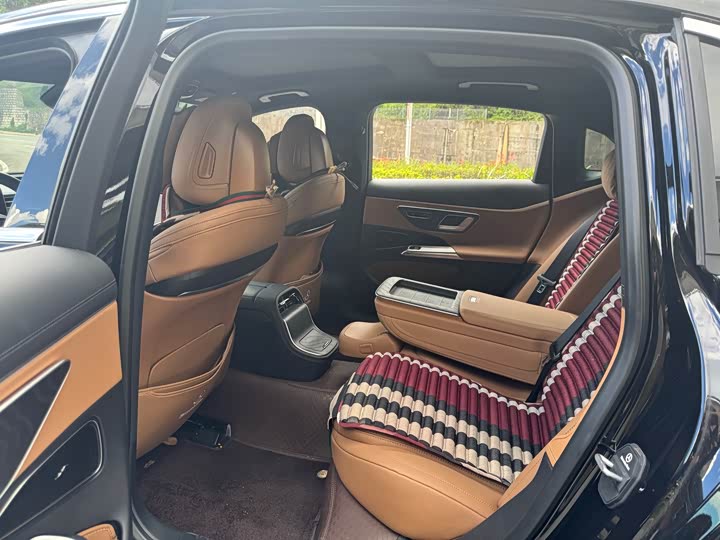 Фото 4 - Mercedes-Benz E-Class