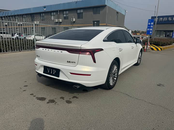 Фото 11 - Bestune B70