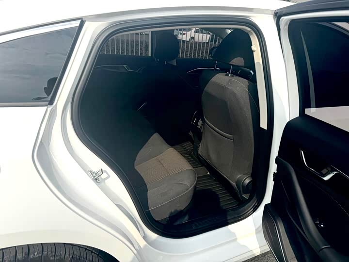 Фото 7 - Bestune B70