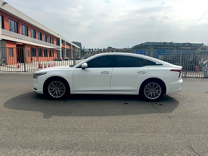 Фото 9 - Bestune B70