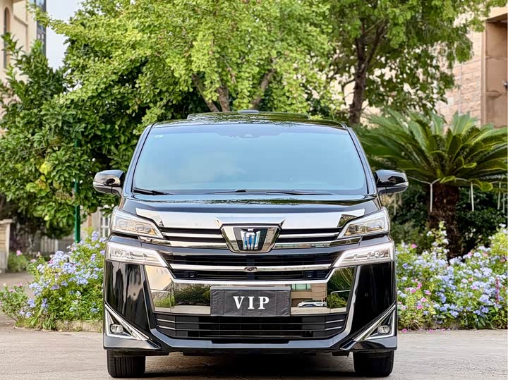 Фото 1 - Toyota Vellfire