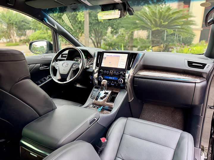 Фото 11 - Toyota Vellfire