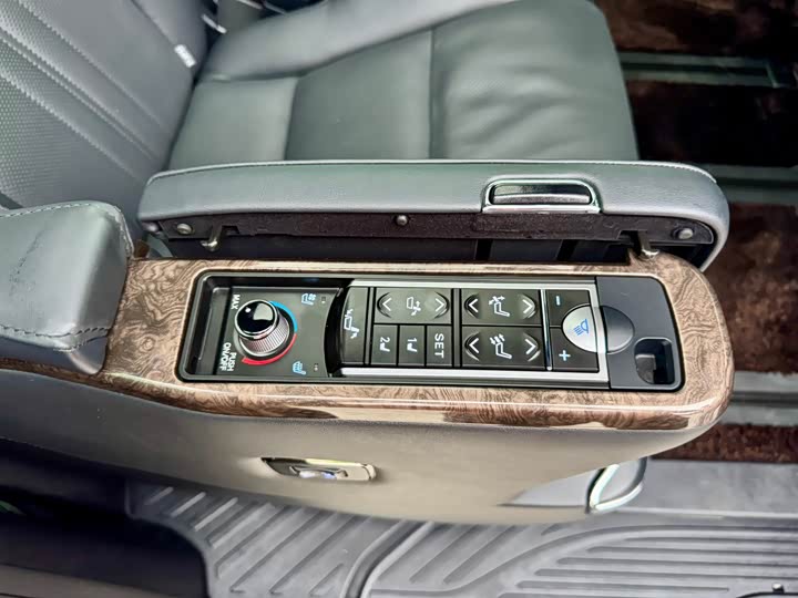 Фото 13 - Toyota Vellfire