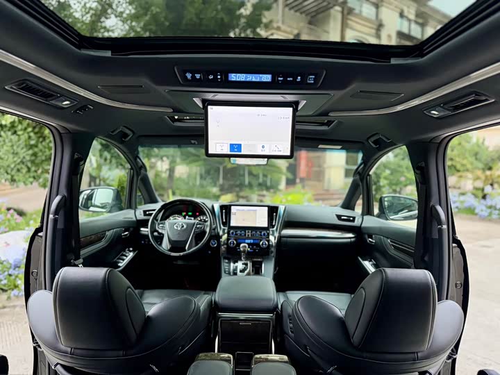 Фото 14 - Toyota Vellfire