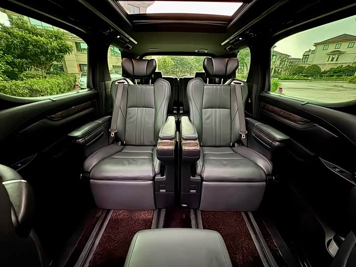 Фото 17 - Toyota Vellfire