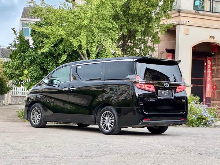 Фото 20 - Toyota Vellfire