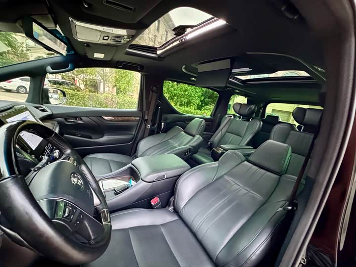 Фото 22 - Toyota Vellfire