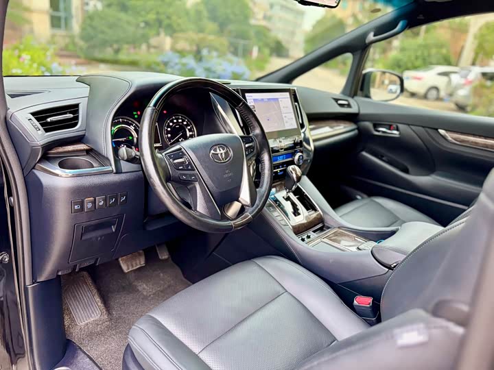 Фото 6 - Toyota Vellfire