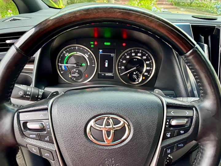 Фото 8 - Toyota Vellfire