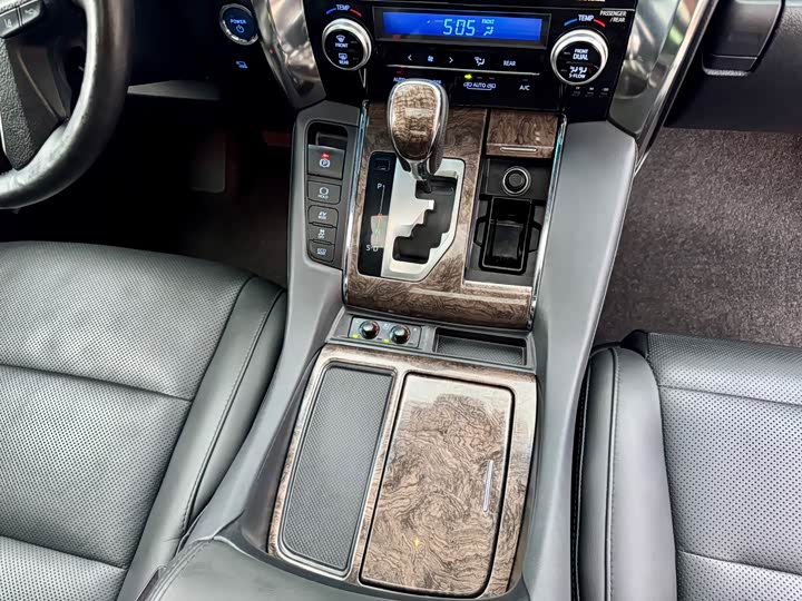 Фото 9 - Toyota Vellfire