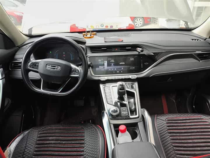 Фото 10 - Geely Atlas