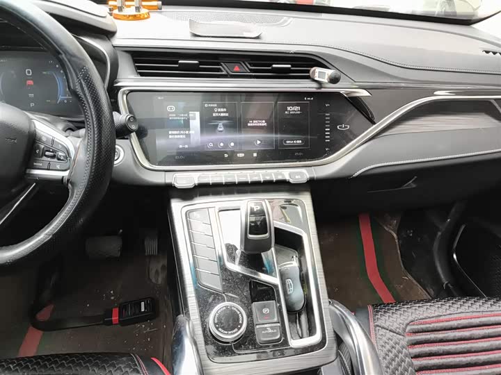 Фото 13 - Geely Atlas