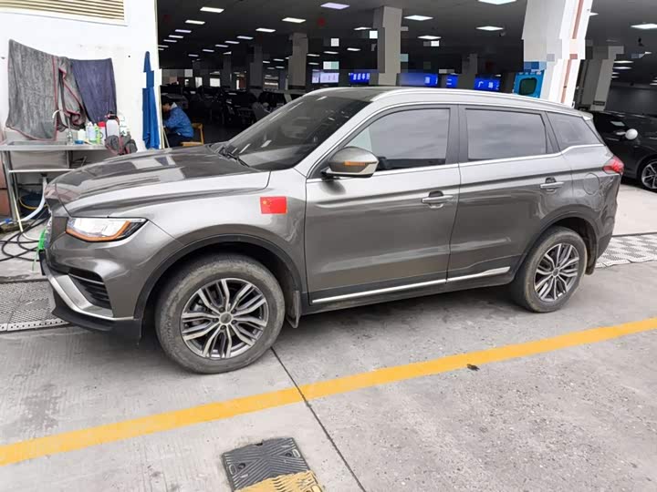 Фото 5 - Geely Atlas