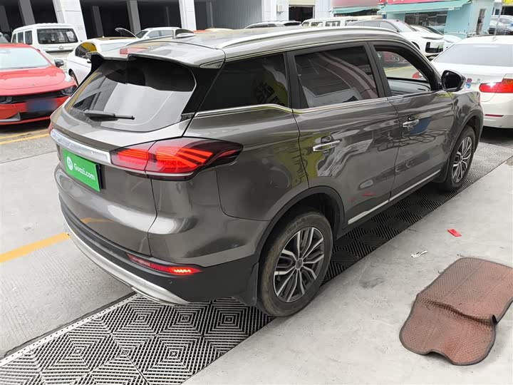 Фото 7 - Geely Atlas