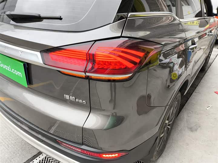 Фото 8 - Geely Atlas