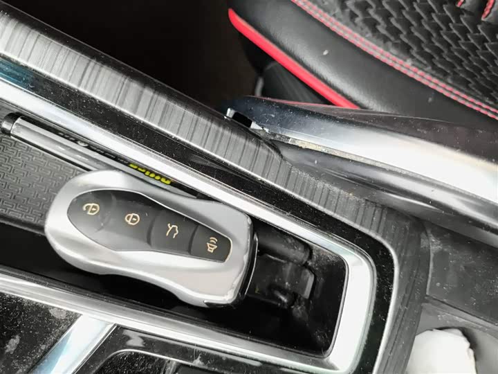 Фото 9 - Geely Atlas