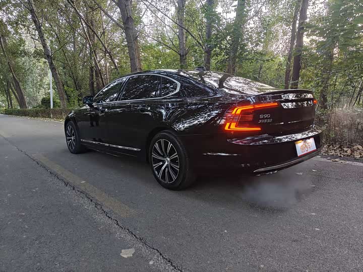 Фото 11 - Volvo S90