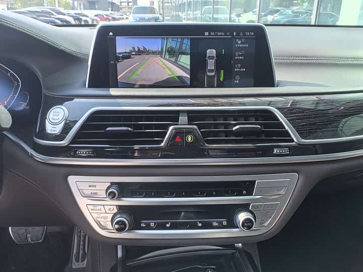 Фото 10 - BMW 7 Series