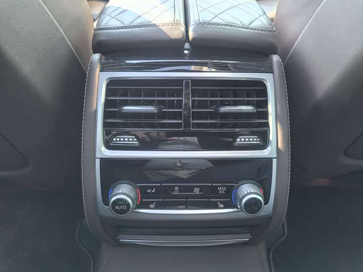 Фото 16 - BMW 7 Series