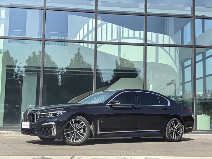Фото 2 - BMW 7 Series