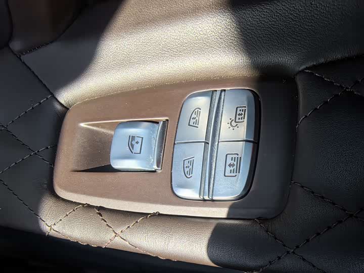 Фото 23 - BMW 7 Series