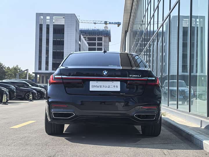 Фото 25 - BMW 7 Series