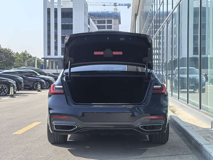 Фото 26 - BMW 7 Series