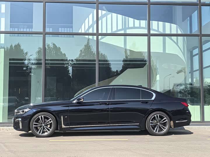 Фото 3 - BMW 7 Series
