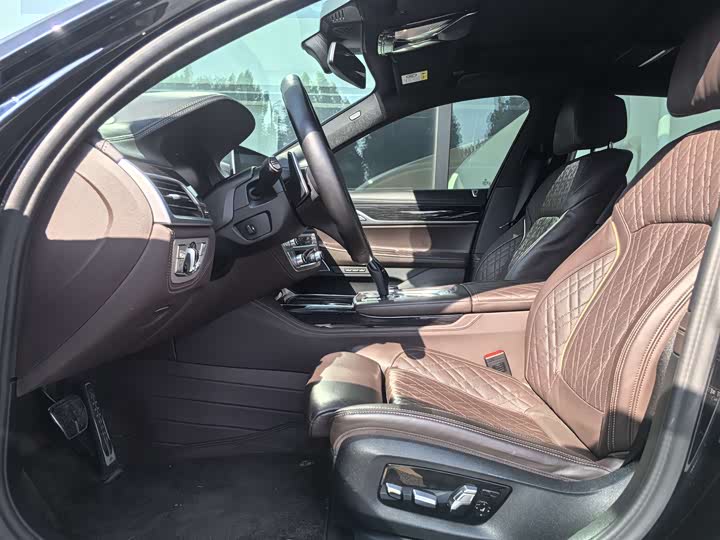 Фото 6 - BMW 7 Series