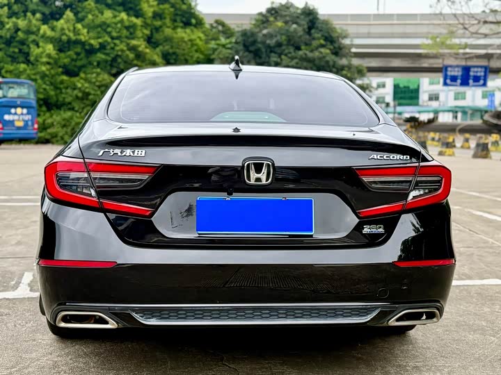 Фото 5 - Honda Accord