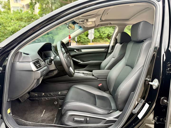 Фото 7 - Honda Accord