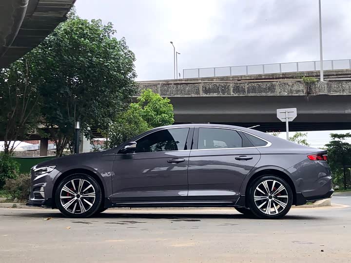 Фото 4 - Geely Preface