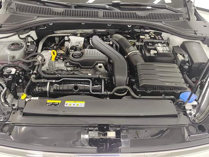 Фото 10 - Volkswagen Sagitar L